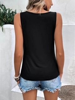 A wholesale clothing model wears jan14247-women's-sleeveless-collar-detailed-viscose-blouse-black, Turkish wholesale Blouse of Janes