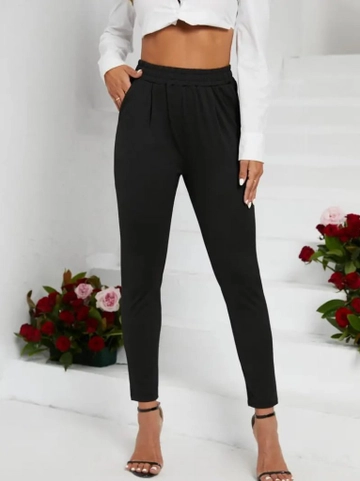 A wholesale clothing model wears  Women's Pleat Detail Elastic Waist Casual Slim Fit Viscose Two Thread Trousers - Black
, Turkish wholesale Pants of Janes