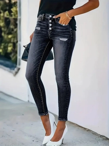 Een kledingmodel uit de groothandel draagt  Antiek Slim Fit Antraciet Damesjeans Met Knopen - Antraciet
, Turkse groothandel Jeans van Janes