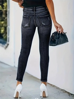 Una modelo de ropa al por mayor lleva jan14464-women's-buttoned-antique-slim-fit-anthracite-jeans-anthracite, Vaqueros turco al por mayor de Janes