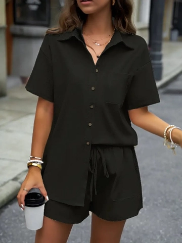 A wholesale clothing model wears  Women's Short Sleeve Aerobin Shirt & Shorts Two-piece Set - Black
, Turkish wholesale Suit of Janes