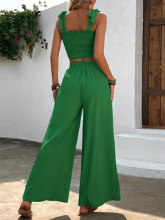A wholesale clothing model wears jan14580-women's-crop-top-with-elastic-waist-loose-trousers-wrapped-suit-green, Turkish wholesale Suit of Janes