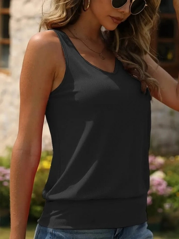 Модел на дрехи на едро носи  Дамска Камизолена Блуза Без Ръкави С V-образно Деколте - Черна
, турски едро Блуза на Janes