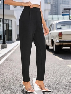 Una modella di abbigliamento all'ingrosso indossa jan14610-women's-high-waist-imported-crepe-pants-with-pockets-black, vendita all'ingrosso turca di Pantaloni di Janes