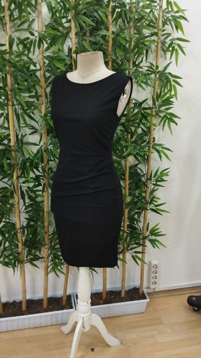 Janes Ženska Uvožena Krep Obleka S Stranskimi Volani Z Ničelnimi Rokavi Črna Oblačila na debelo 5