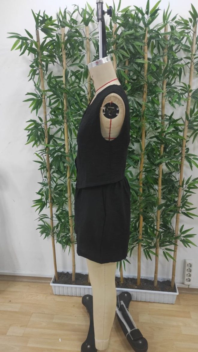 Janes Women's Zero Sleeve Strap V Neck Front Buttoned Imported Linen Jacket And Short Duo Suit Black Wholesale Clothing Casual