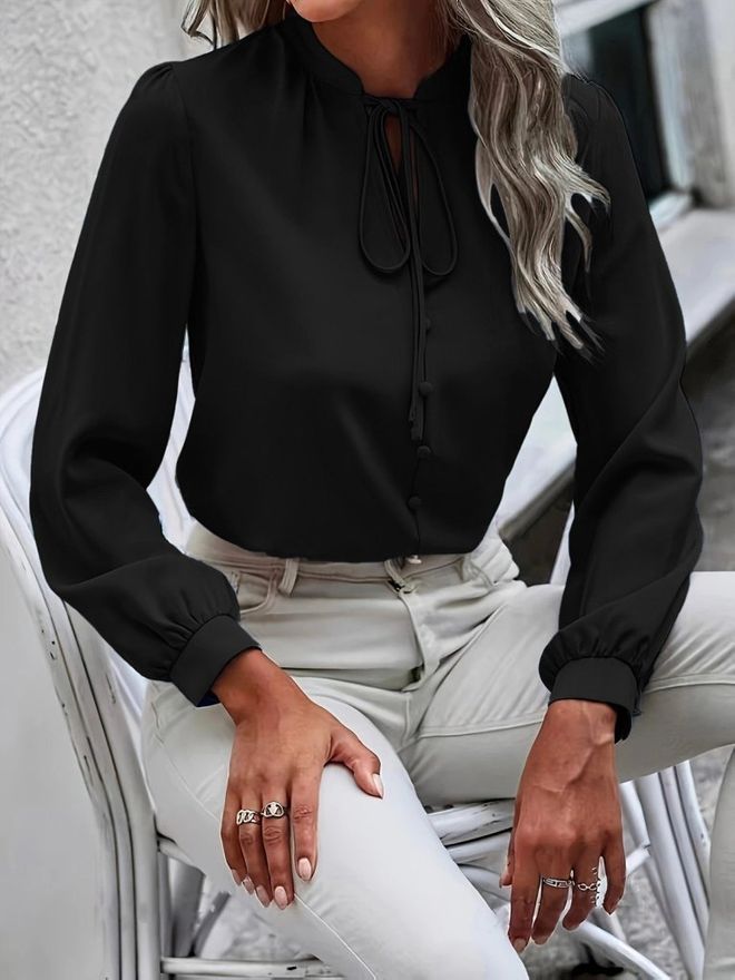 Janes Zwarte Elegante Blouse Met Sjaalkraag Groothandel Kleding Bescheiden