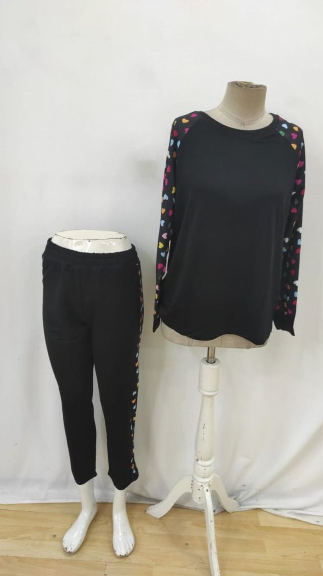 Janes Ensemble Noir Décontracté Sportif Avec Motifs Cœurs Vêtements en gros 5