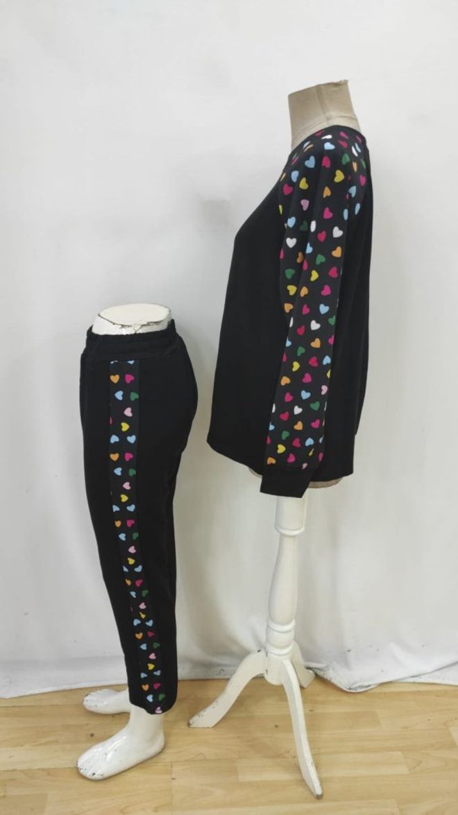 Janes Ensemble Noir Décontracté Sportif Avec Motifs Cœurs Vêtements en gros Travail