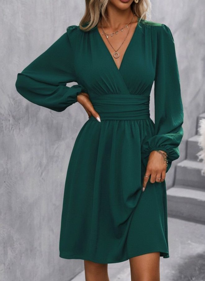 Janes Eleganti Žalia Pelerinė Su V Formos Iškirpte Ir Raglaninėmis Rankovėmis Didmeninė prekyba drabužiais Apykaklė su įkirpimu