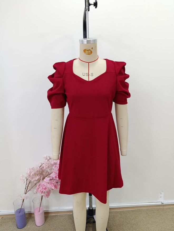 Janes Bordeauxrood Pasvorm En Flare Mini Jurk Met Pofmouwen Groothandel Kleding Lente