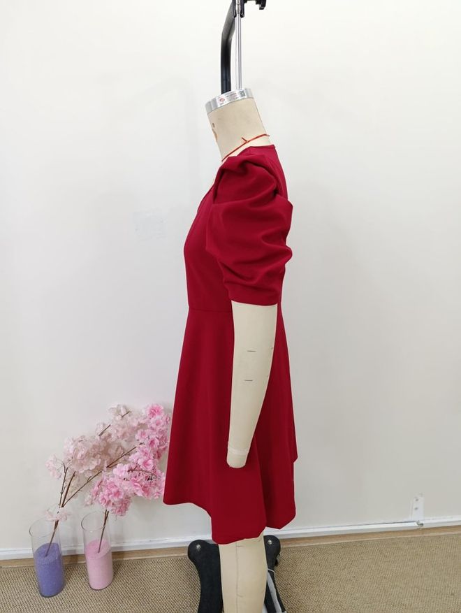 Janes Bordeauxrood Pasvorm En Flare Mini Jurk Met Pofmouwen Groothandel Kleding Sexy