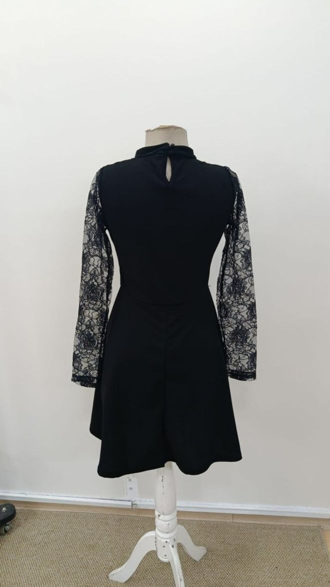 Janes Čierne Fit And Flare Mini Šaty S Kvetinovým Vzorom Veľkoobchod s oblečením Jar