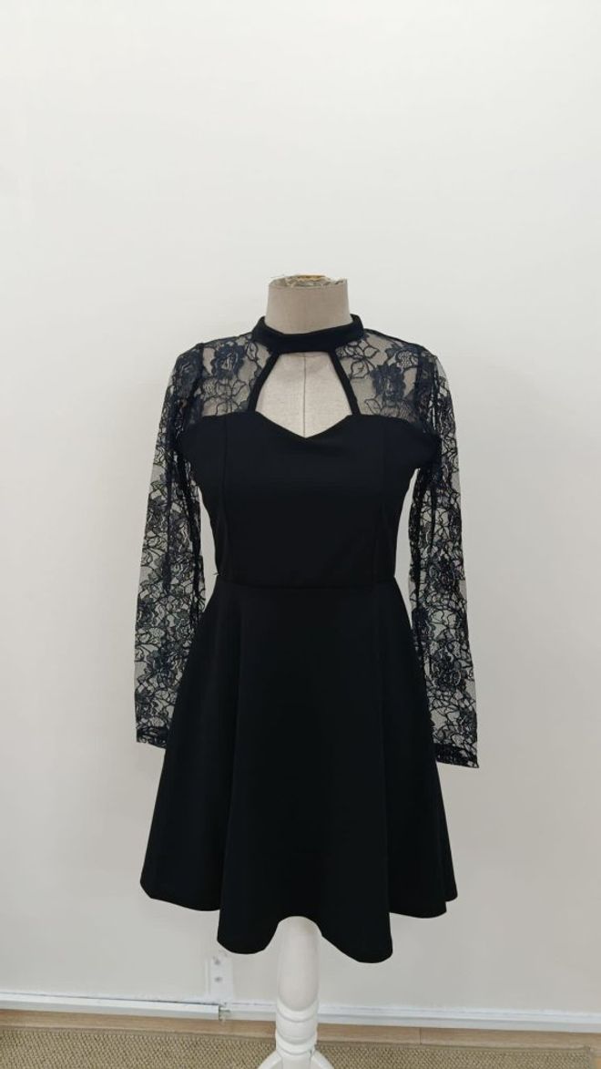 Janes Čierne Fit And Flare Mini Šaty S Kvetinovým Vzorom Veľkoobchod s oblečením Koktail