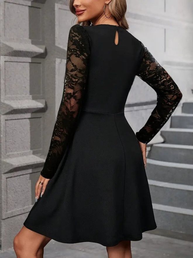 Janes Čierne Fit And Flare Mini Šaty S Kvetinovým Vzorom Veľkoobchod s oblečením 1