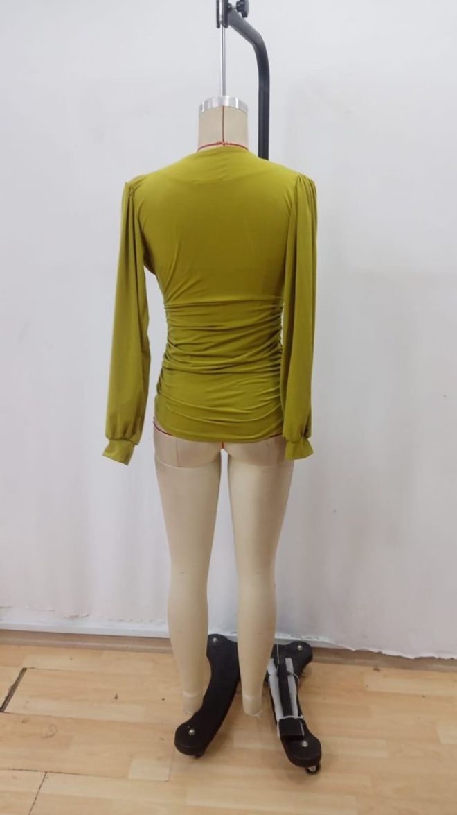 Janes Yeşil Ekstra Dar Kalıp Balon Kol Ve Derin Dekolteli Bluz Toptan Giyim Seksi