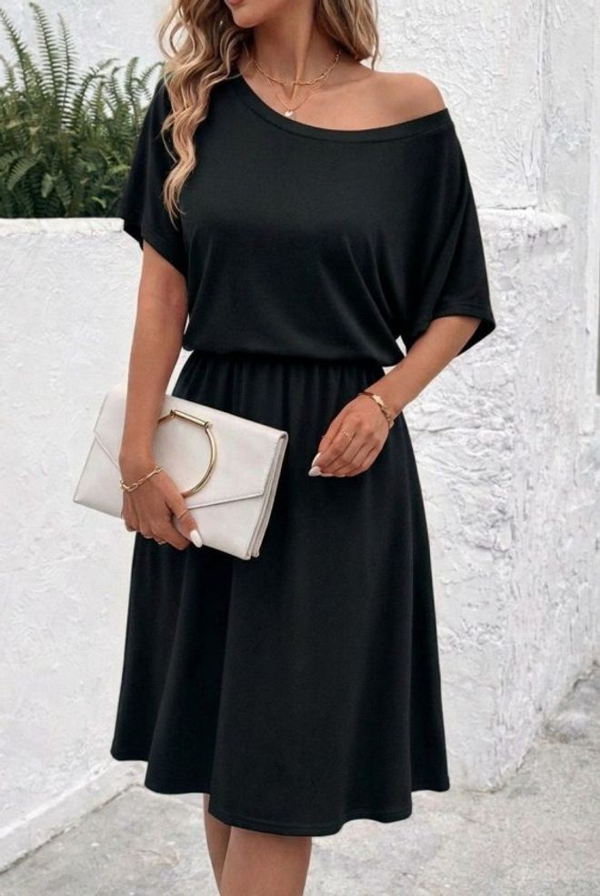 Janes Czarna Sukienka Fit And Flare Z Dekoltem W Łódkę Hurtowa sprzedaż odzieży Casual