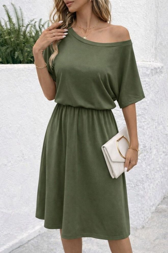 Janes Robe Verte Cintrée Avec Encolure Asymétrique Vêtements en gros Lounge