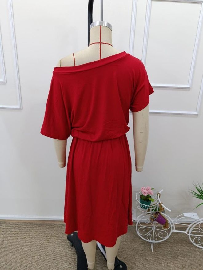 Janes Robe Rouge Cintrée Avec Col Bateau Vêtements en gros Sexy