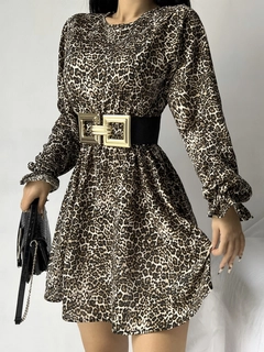 Bir model, Janes toptan giyim markasının 42190 - Dress - Leopard Pattern toptan Elbise ürününü sergiliyor.