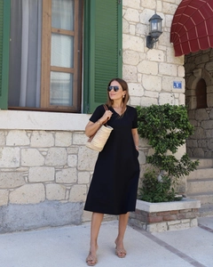 Una modella di abbigliamento all'ingrosso indossa JAN10406 - Women's Short Sleeve V-Neck Pocket Viscose Dress - Black, vendita all'ingrosso turca di Vestito di Janes