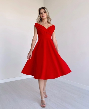 Veleprodajni model oblačil nosi  Ženska krep obleka s kratkimi rokavi in dvojnim zapenjanjem, krilo z naborki - rdeča
, turška veleprodaja Obleka od Janes
