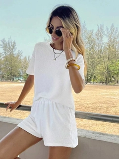 A wholesale clothing model wears jan12680-women's-short-sleeve-suprem-and-lined-shorts-double-set-white, Turkish wholesale Suit of Janes