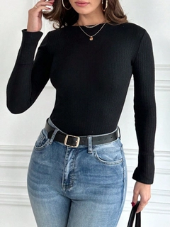 A wholesale clothing model wears jan13167-women's-long-sleeve-crew-neck-camisole-blouse-black, Turkish wholesale Blouse of Janes