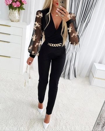 A wholesale clothing model wears  Women's Long Sleeve Double Breasted Collar Sleeve Tulle Detail Janjan Crepe Jumpsuit - Black
, Turkish wholesale Jumpsuit of Janes
