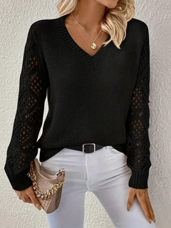 A wholesale clothing model wears jan13658-women's-long-sleeve-sleeve-holes-diamond-pattern-detailed-knitwear-sweater-black, Turkish wholesale Sweater of Janes