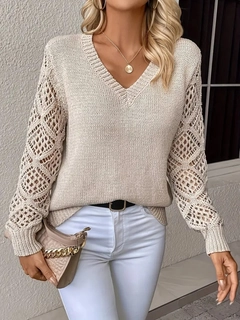 A wholesale clothing model wears jan13659-women's-long-sleeve-sleeve-holes-diamond-pattern-detailed-knitwear-sweater-beige, Turkish wholesale Sweater of Janes