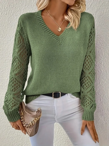 Veleprodajni model oblačil nosi  Ženski pleteni pulover z dolgimi rokavi in v-izrezom, luknjami na rokavih z diamantnim vzorcem - kaki
, turška veleprodaja Pulover od Janes