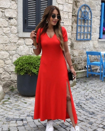 A wholesale clothing model wears  Short Sleeve V-Neck Slit Viscose Dress - Red
, Turkish wholesale Dress of Janes