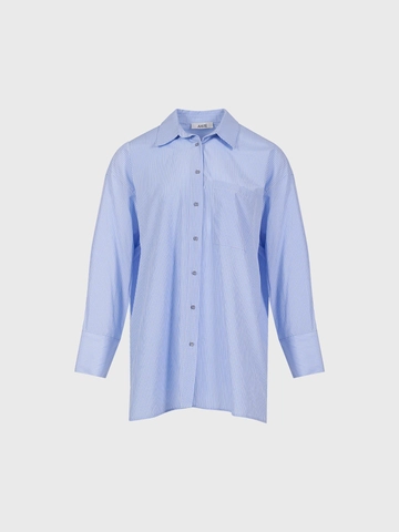 A wholesale clothing model wears  Stripe Pattern Poplin Oversize Boyfriend Shirt - Blue
, Turkish wholesale Shirt of Juste