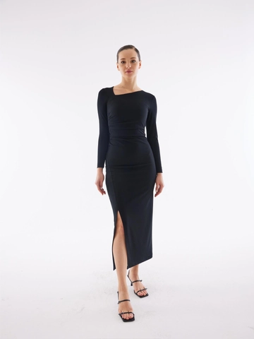 A wholesale clothing model wears  Asymmetrical Collar Slit Dress - Black
, Turkish wholesale Dress of Juste