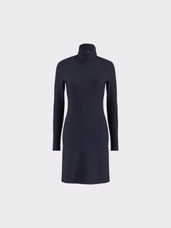 Bir model, Juste toptan giyim markasının jst10242-dress-navy-blue toptan Elbise ürününü sergiliyor.