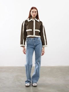 A wholesale clothing model wears jst10263-furry-suede-crop-jacket-khaki, Turkish wholesale Jacket of Juste