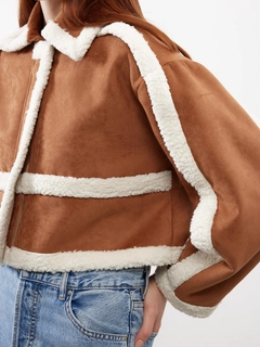 A wholesale clothing model wears jst10265-furry-suede-crop-jacket-tan, Turkish wholesale Jacket of Juste