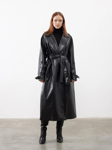 A wholesale clothing model wears  Patterned Leather Belted Trench Coat Black
, Turkish wholesale Trenchcoat of Juste