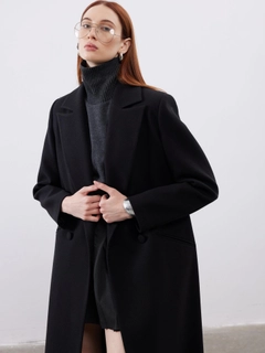 A wholesale clothing model wears jst10266-oversize-black-stamp-double-breasted-coat, Turkish wholesale Coat of Juste