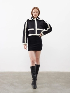 A wholesale clothing model wears jst10267-furry-suede-crop-jacket-black, Turkish wholesale Jacket of Juste