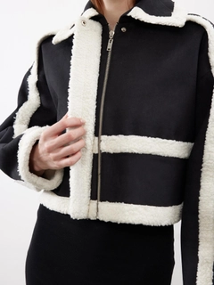 A wholesale clothing model wears jst10267-furry-suede-crop-jacket-black, Turkish wholesale Jacket of Juste