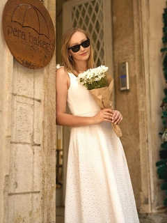 A wholesale clothing model wears jst10297-patterned-embroidery-strap-white-dress, Turkish wholesale Dress of Juste