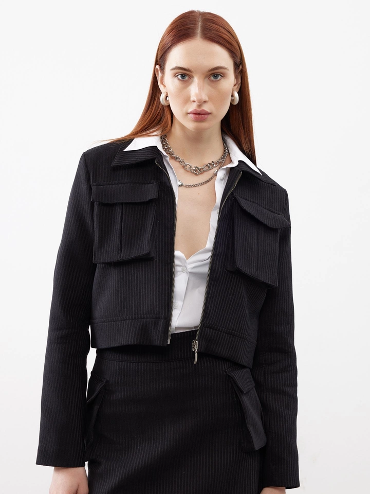 A wholesale clothing model wears jst10301-velvet-pocket-detail-jacket-black, Turkish wholesale Jacket of Juste