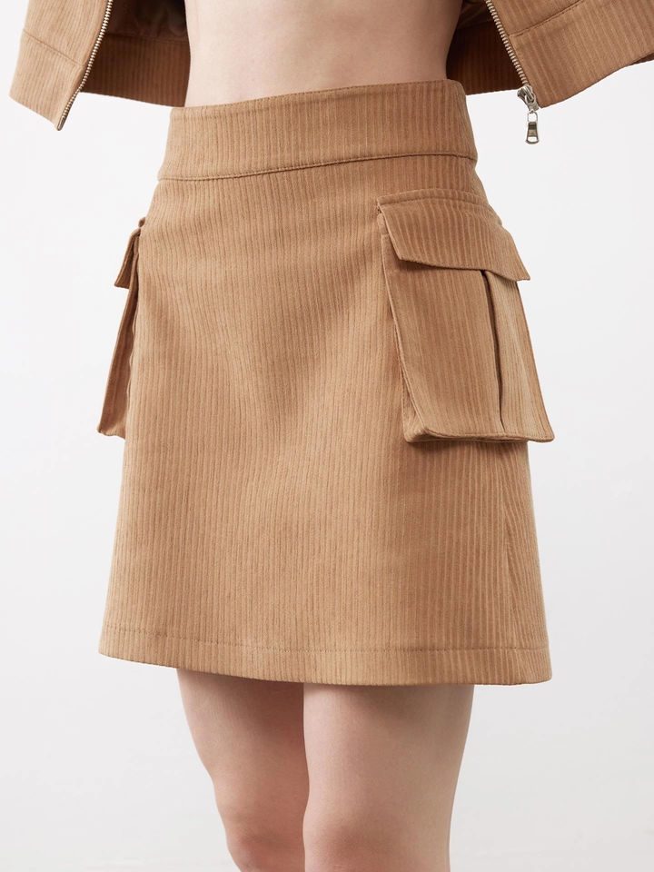 A wholesale clothing model wears jst10303-velvet-pocket-detail-mini-skirt-beige, Turkish wholesale Skirt of Juste