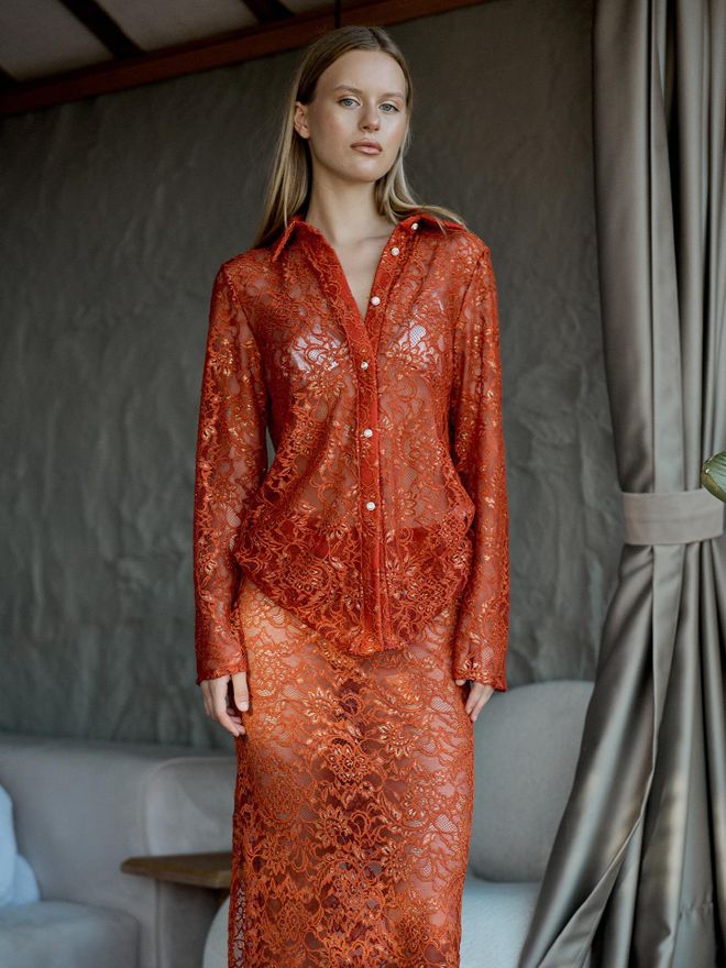 Juste قميص دانتيل مذهب باللون الأحمر ملابس بالجملة لا يوجد قماش