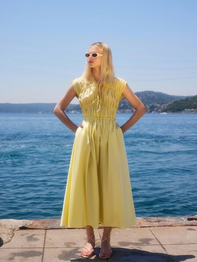 Juste Vestido Amarillo Línea A Midi Con Escote En V Y Mangas Casquillo Ropa al por mayor Casual