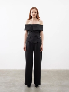 Ein Bekleidungsmodell aus dem Großhandel trägt jst10149-pleat-detailed-palazzo-trousers-black, türkischer Großhandel Hose von Juste