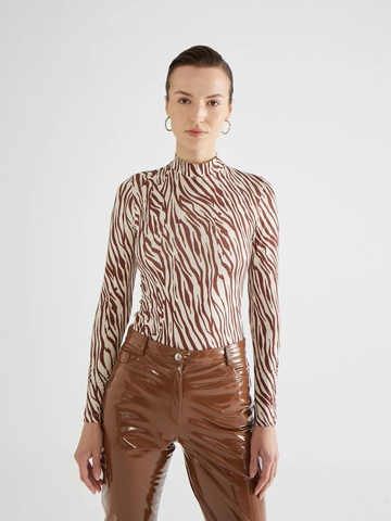A wholesale clothing model wears  Zebra Pattern Turtleneck Brown Bodysuit
, Turkish wholesale Blouse of Juste
