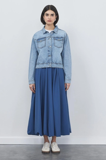 A wholesale clothing model wears  Wola Poplin Balloon Skirt Denim Blue
, Turkish wholesale Skirt of Kadriye Baştürk